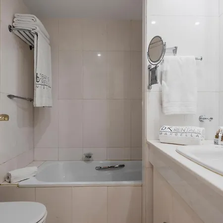 Espacioso Y Encantador En Gaviotas Apartment Marbella